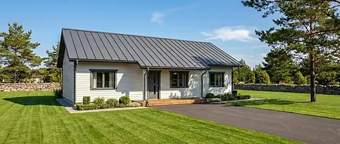 Elementmaja Ohessaare on kompaktne ja funktsionaalne ühepereelamu avatud muruplatsil, kus