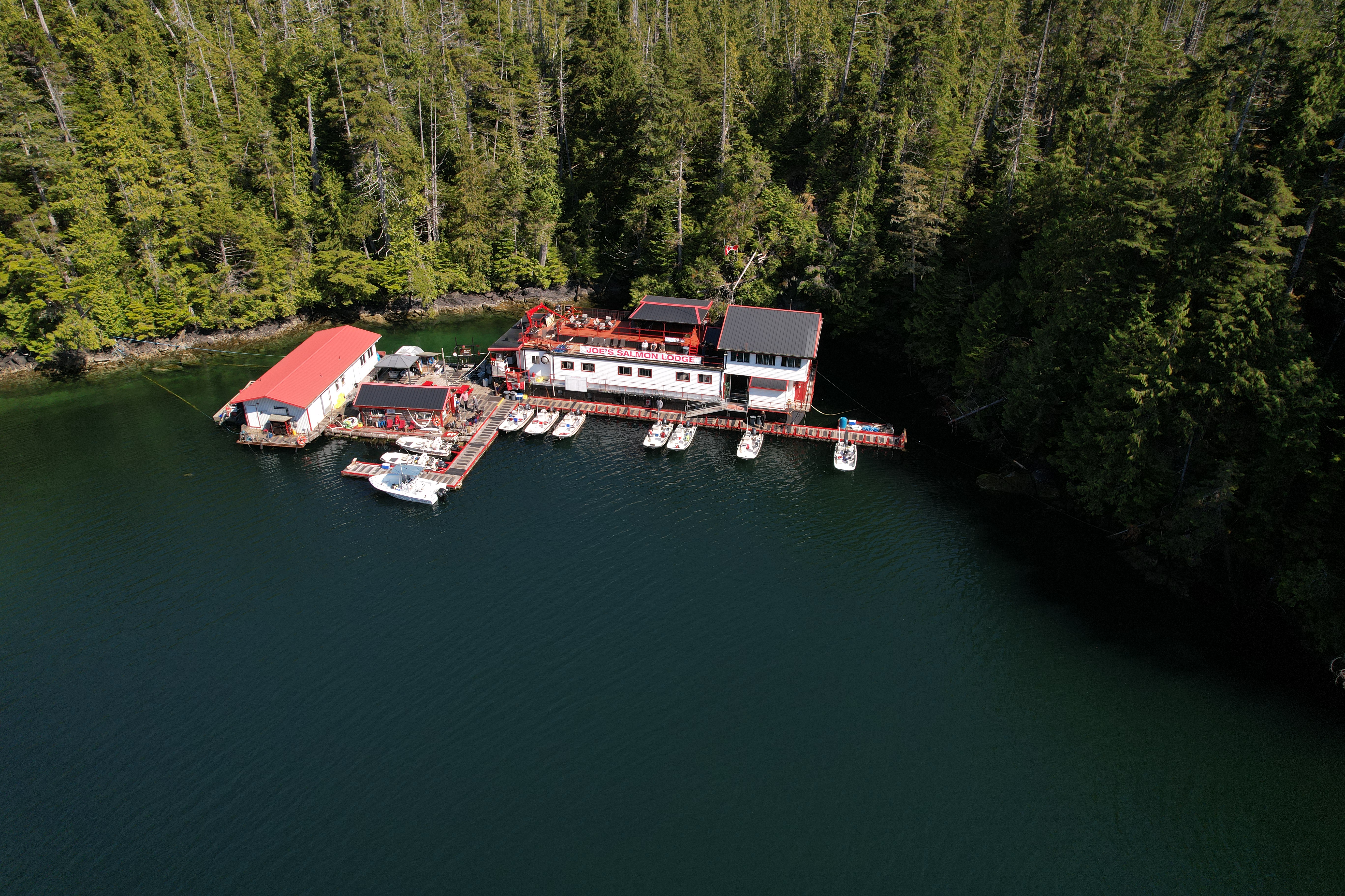 Auberge Main Lodge — Joe's Salmon Lodge – Joe's Salmon Lodge
