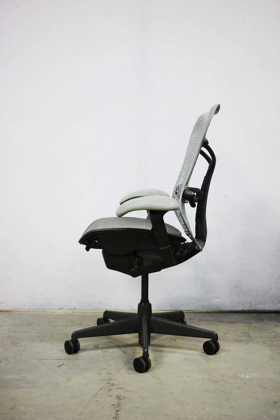 Thumbnail: Herman Miller Mirra 1