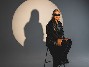 Irish Pop Star & Songwriter AIMÉE Returns With ‘HURT LIKE HELL’