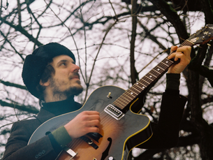 Isak's Island Release Intimate and Poetic Single 'Someone I'd Recognise'