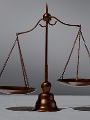 natureza-morta-com-balanca-da-justica (2