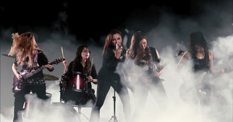 Saindo da escuridão, Melyra lança clipe de “Fantasy”