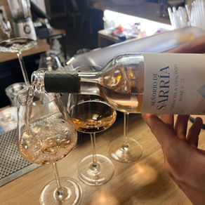 Spanischer Wein und Tapas