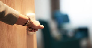 7 Signs It’s Time To Find A New Financial Advisor