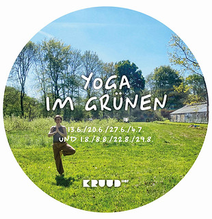yoga im grünen.jpg