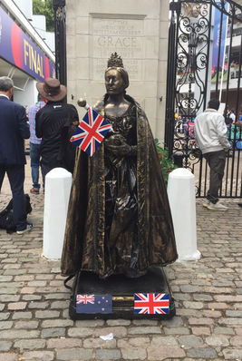 Queen Vic living statue