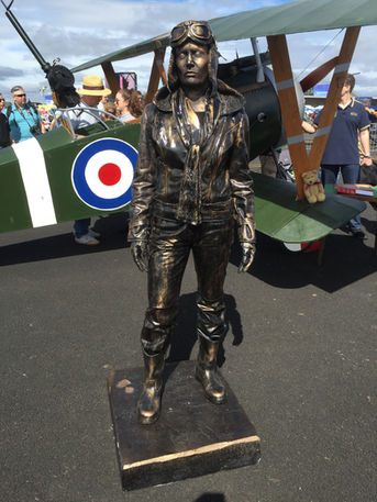 Heroic Historical Living Statue - Amelia Erhart
