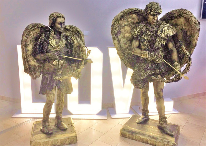 Cupids living statue