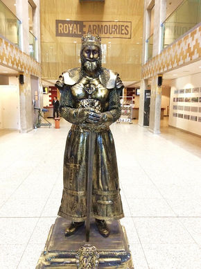 King-Arthur living-statue 