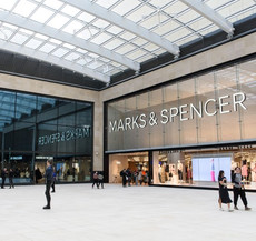 Marks&Spencer shop during discounts