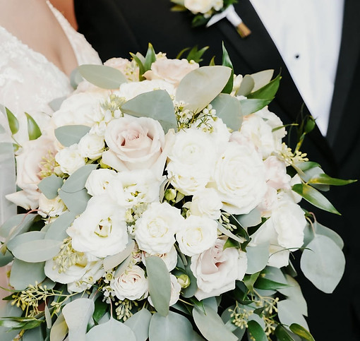 Elegant and affordable flowers for your Utah wedding with package pricing