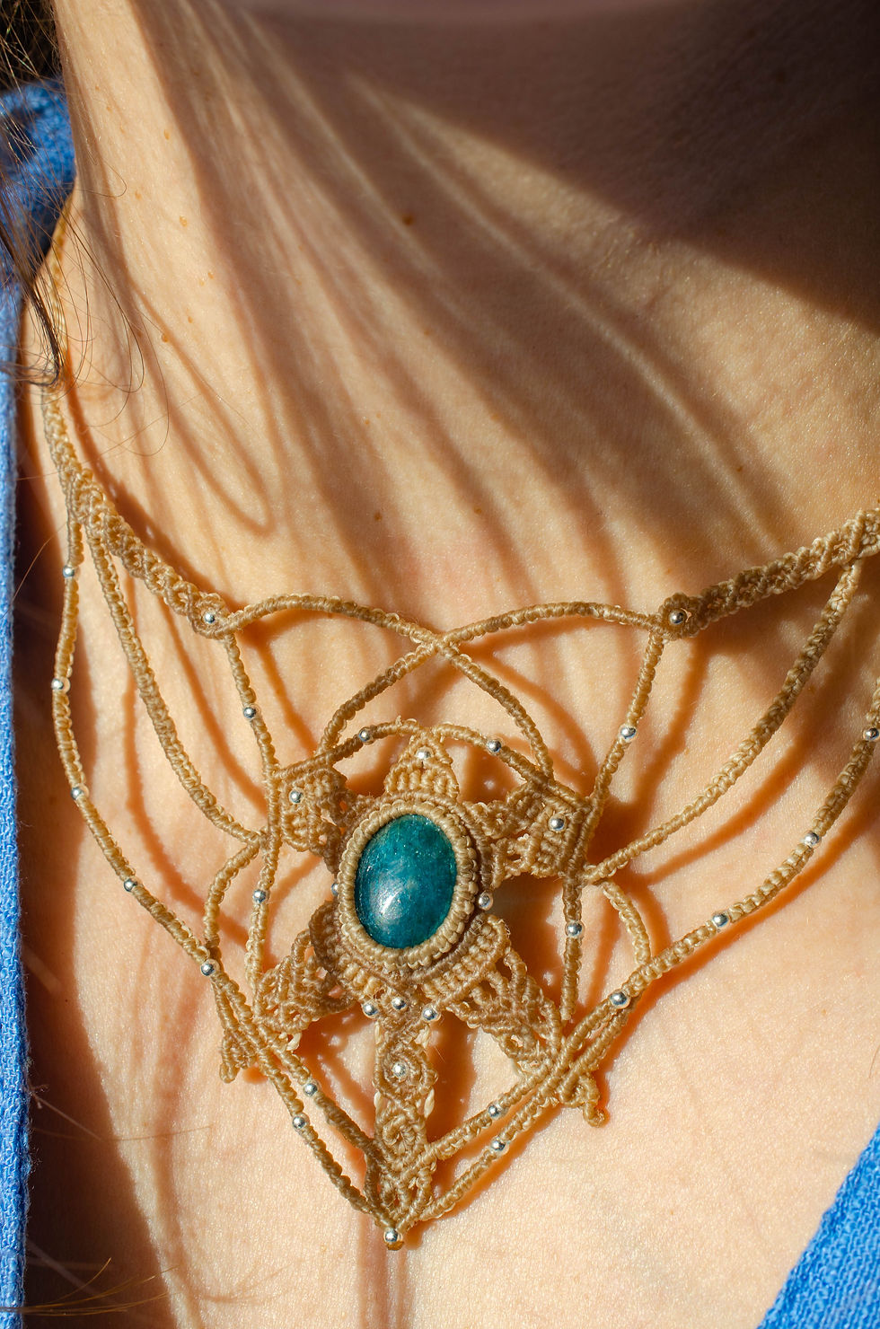 Miniature : Talisman Apatite en macramé