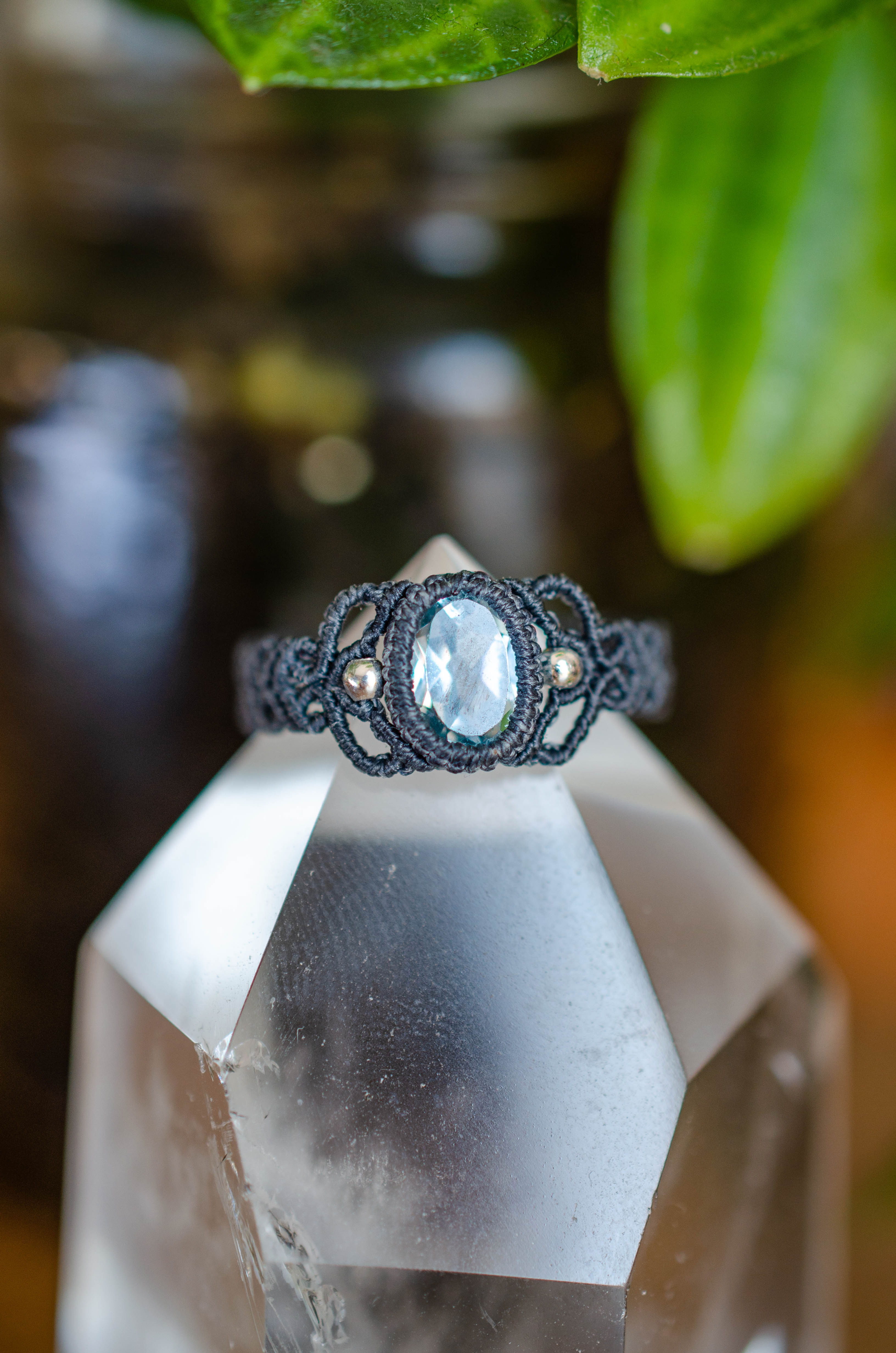 Bague personnalisée en macramé et pierre fine