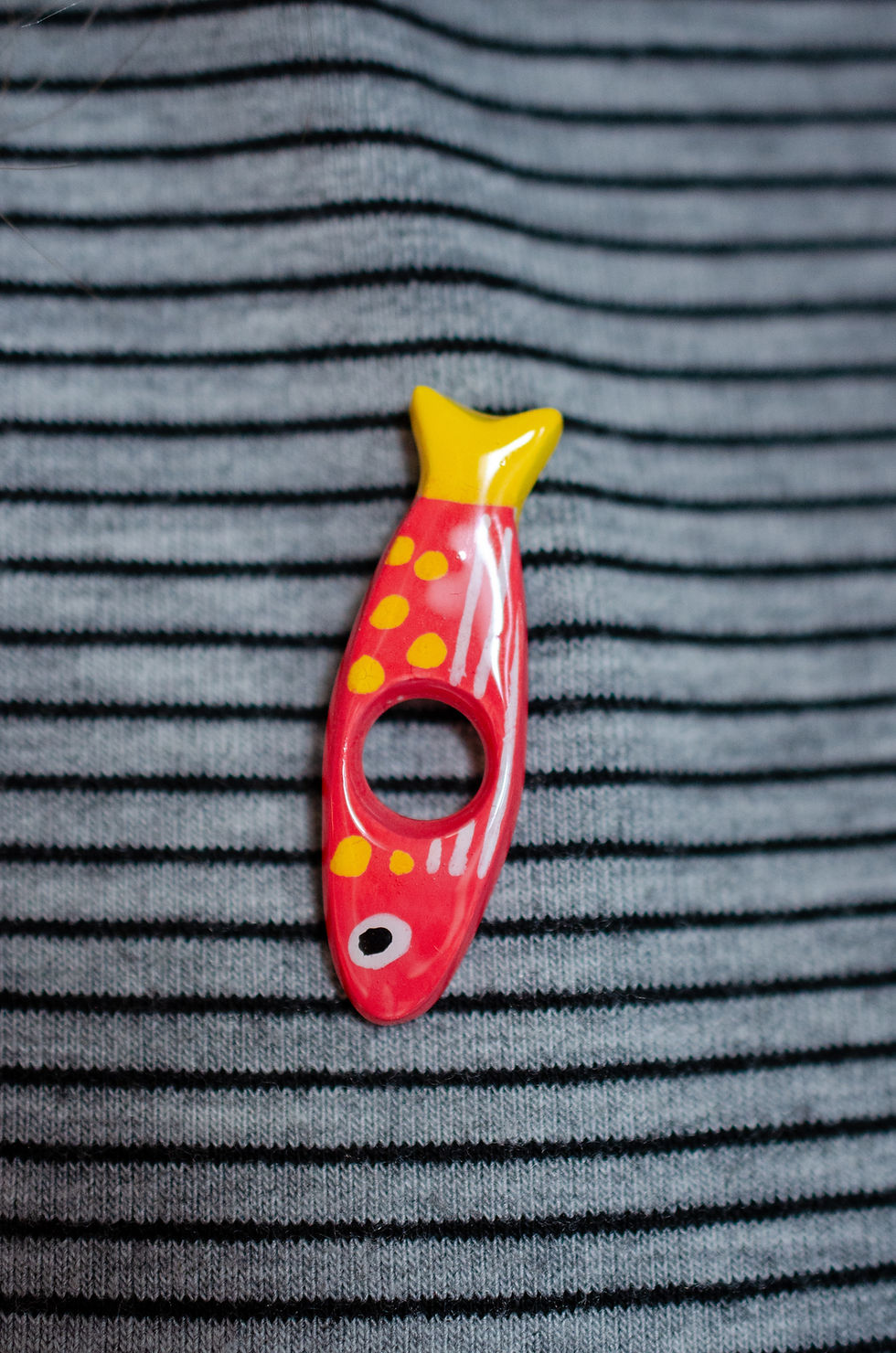 Miniature : Broche Porte-Lunettes - Poisson aimanté rouge