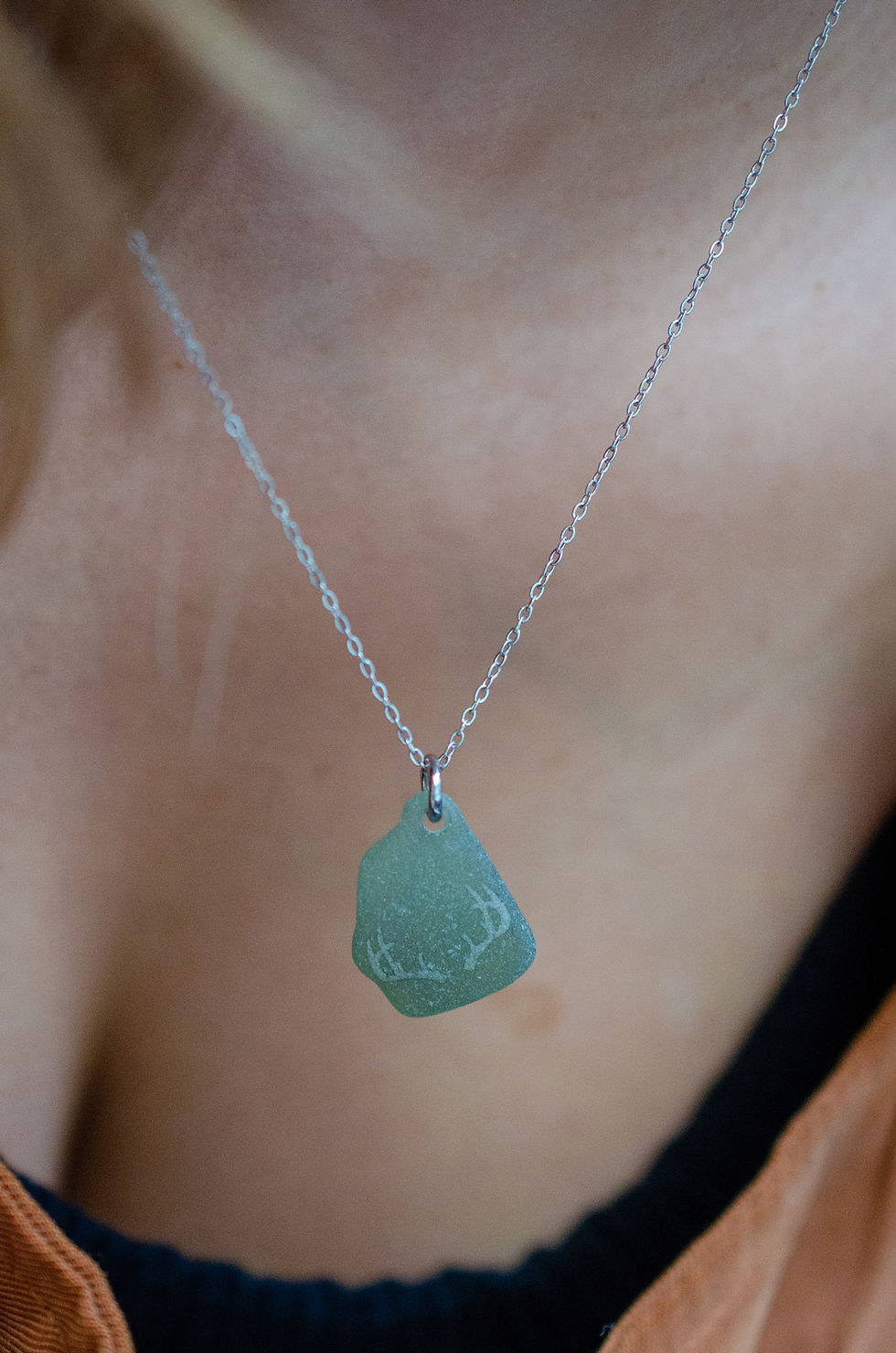 Miniaturbild: Larme des Elfes "Bois de cerf" - Talisman verre de mer