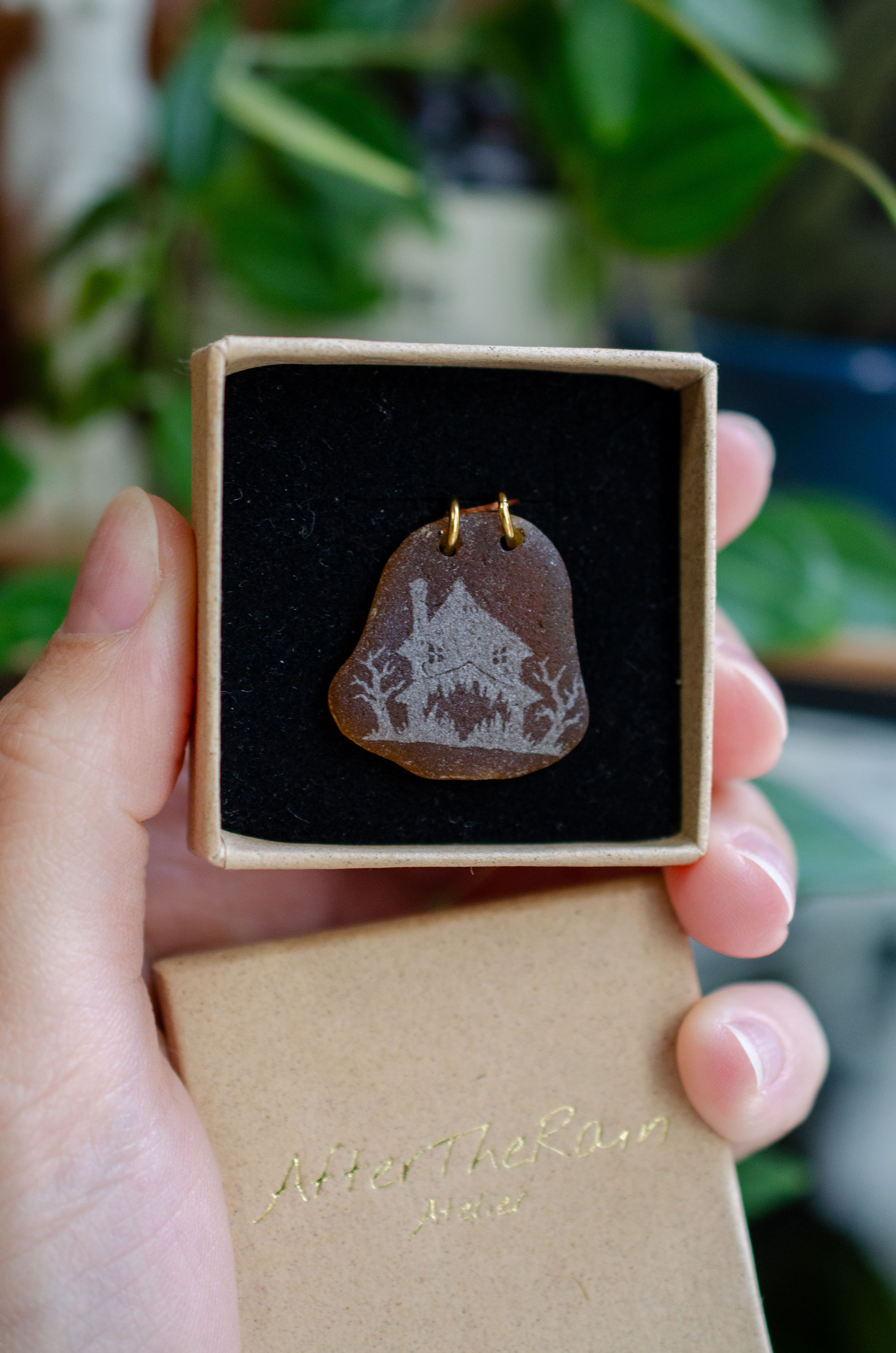 Pendentif Maison Hantée - talisman verre de mer
