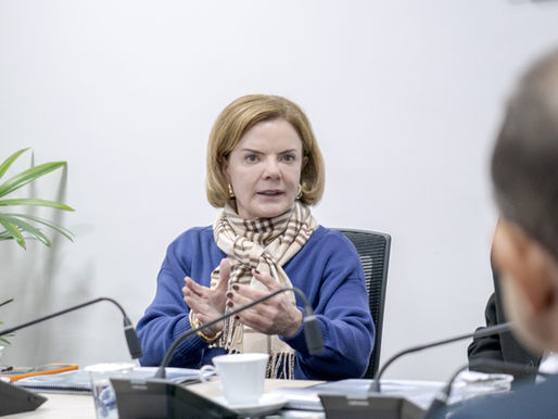 Gleisi enaltece cooperativismo e defende união pelo desenvolvimento do Paraná