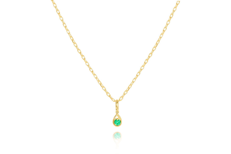 14K YELLOW GOLD TEAR DROP ROUND BEZEL EMERALD NECKLACE.