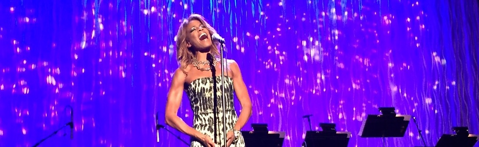 Nicole Henry_singing concert show at col
