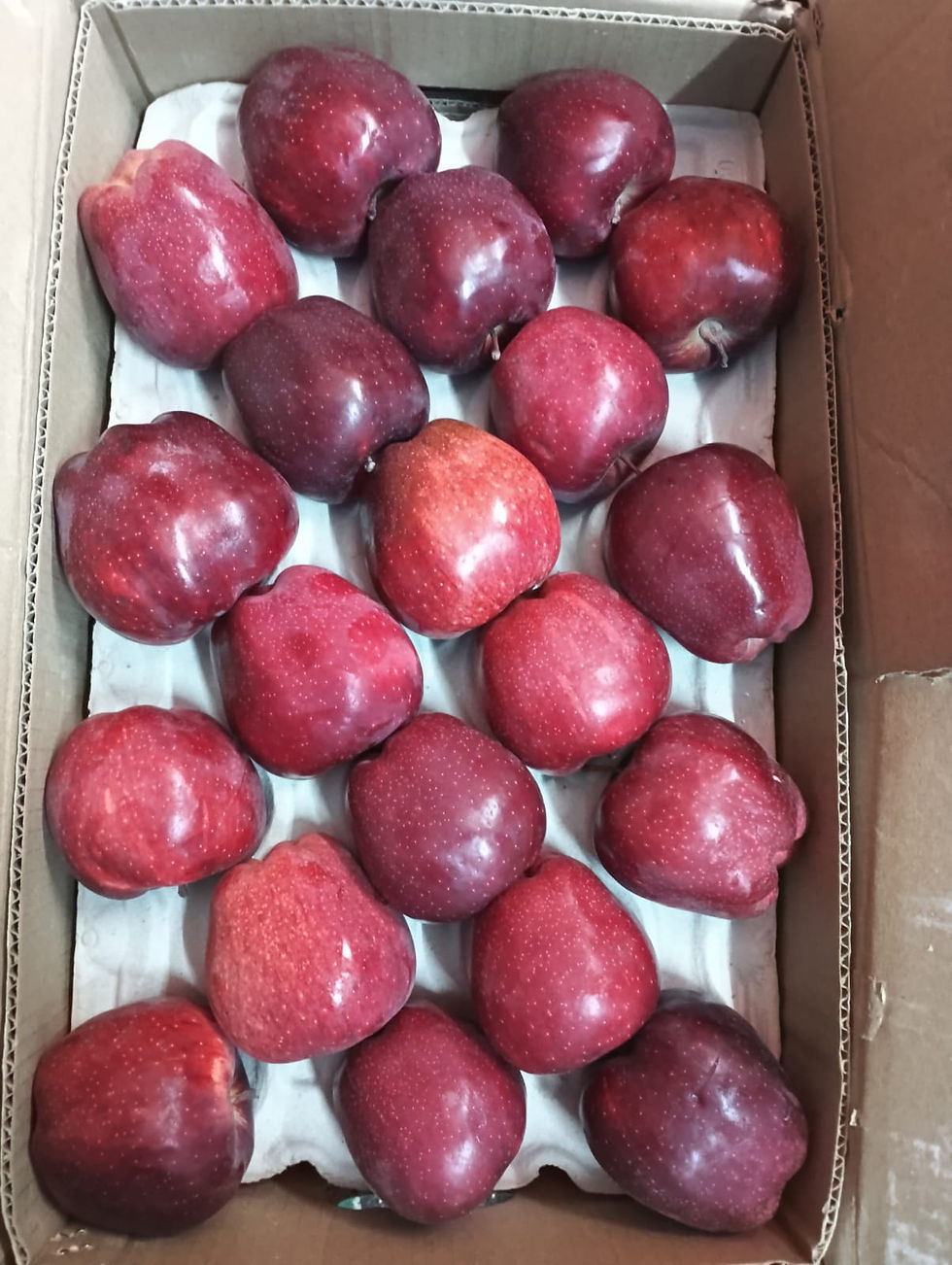 थंबनेल: Apples in box