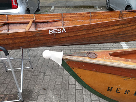 Instandhaltung von Ruderbooten des schuleigenen Wassersportstützpunktes