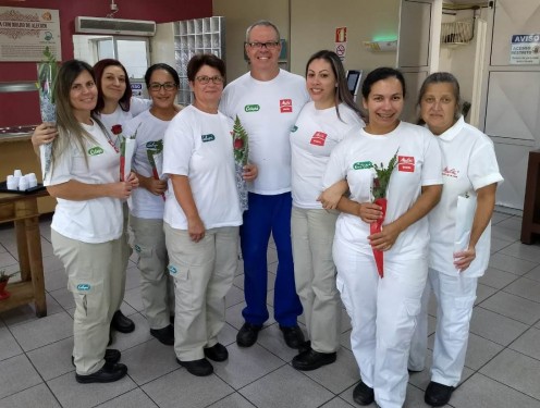 Jorge Santos com as trabalhadoras da Melitta.