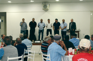 Dirigentes sindicais que atuavam na Kimberly recebem homenagem no SINPACEL.