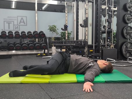 肩甲骨と胸椎を大きく動かす