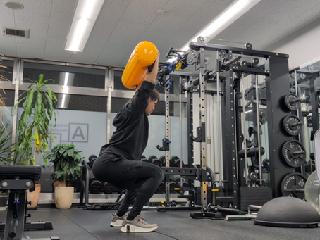 ウォーターバッグ×オーバーヘッドスクワット