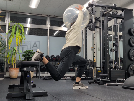 3D動作を加えたブルガリアンスクワット