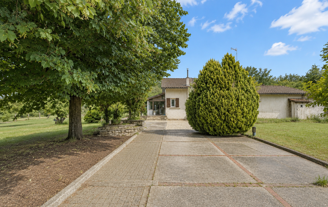 Maison individuelle T6 avec grand terrain de 146,26 m² sur une parcelle de 2041 m², Saint-Étienne-de-Tulmont (82410) MAISON