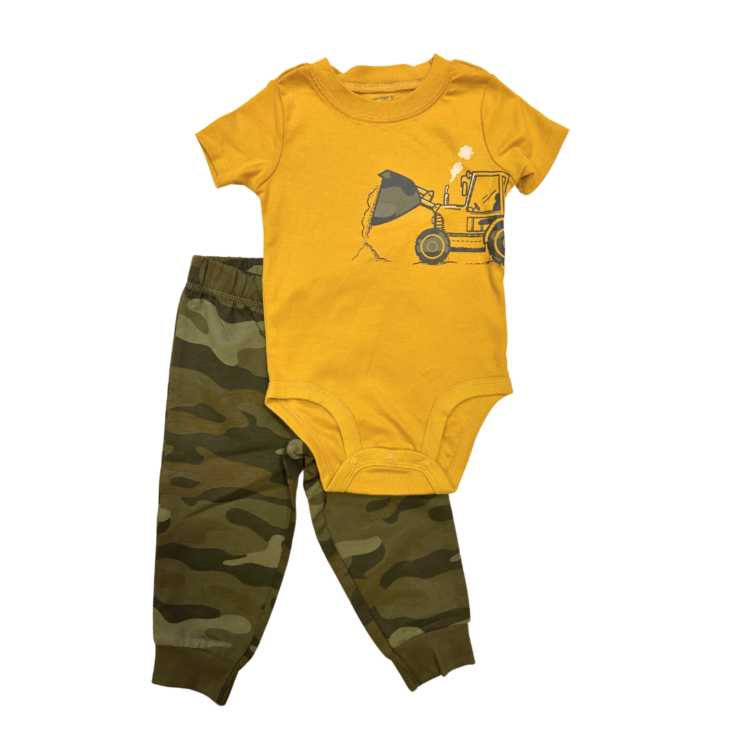 Conjunto Carter’s com body amarelo estampa de trator e calça camuflada, divertido e confortável para bebê – Baby Gaia