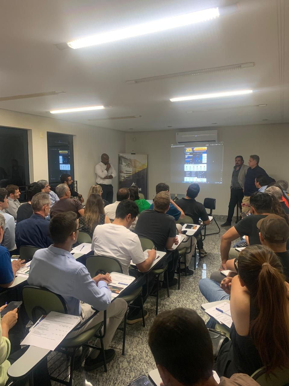 SETTRIM promove Happy Hour com foco em inovação e gestão no transporte e na logística