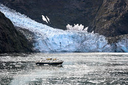 Boat in Ice_9771.jpg