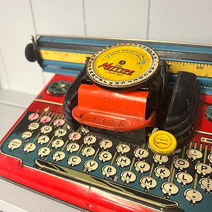 Vintage Mettype Tinplate Lithoprinted Toy Typewriter