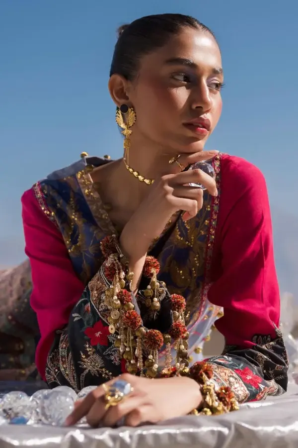 Thumbnail: Sana Safinaz Winter Shawl 2024