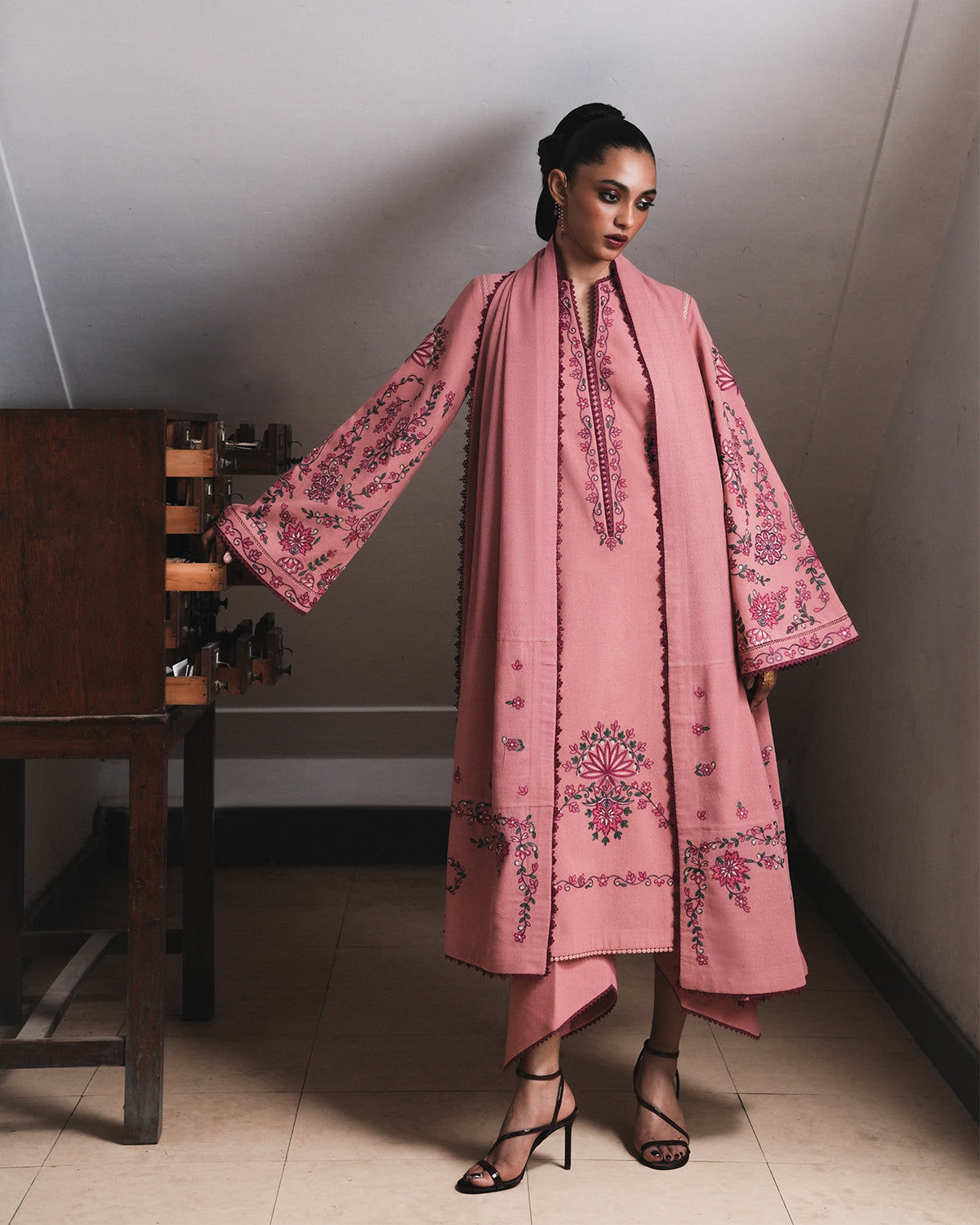 Jugnu Karandi AW26 Dahlia