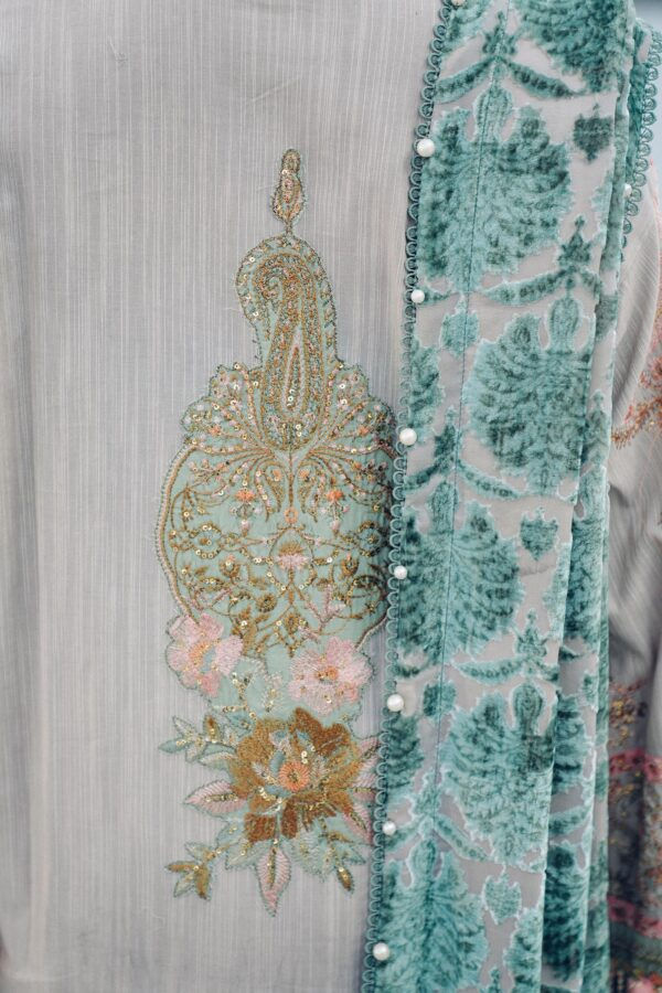 Thumbnail: Sana Safinaz Winter Shawl 2024