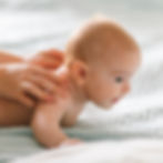 bebelus zambet 2 luni dezvoltare achizitii motorii social isi tine capul zambet pediatru medic doctor sighisoara dr alexandra latcu pediatrie isi tine capul