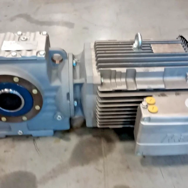 SEW EuroDrive SA77/T-DRN132M4 x 17.45 GearMotor 3ph 10hp 1774/102rpm Ratio 17.45