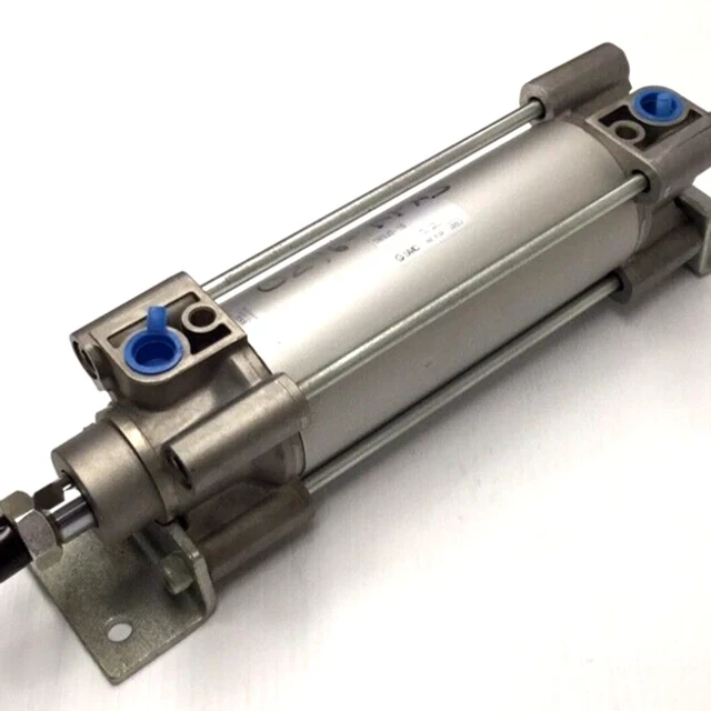 SMC C96SL63-135 Pneumatic Cylinder With Mounting Brackets 63mm Bore 135mm Stroke