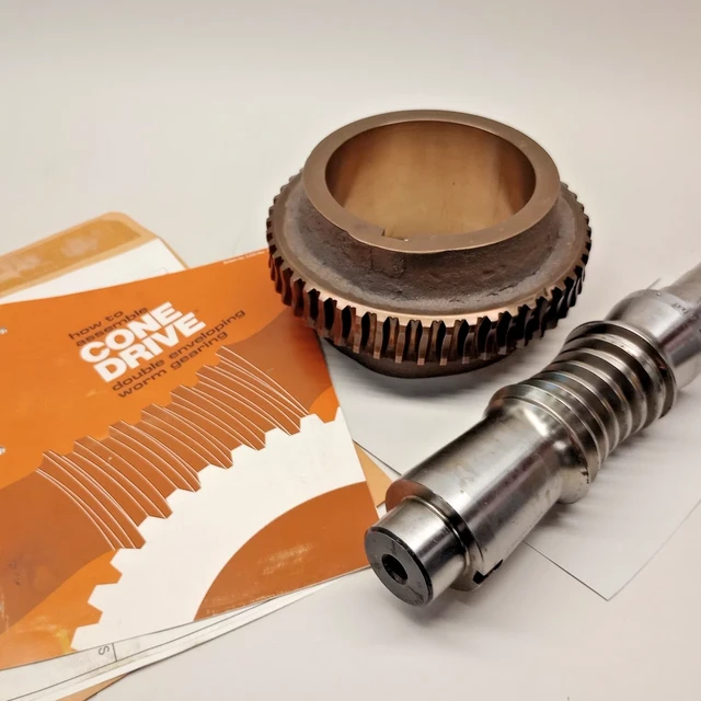 Cone Drive 7550C-200/S300 Worm Gear Set 50-S300-50 Brass and 7500C-200 Shaft