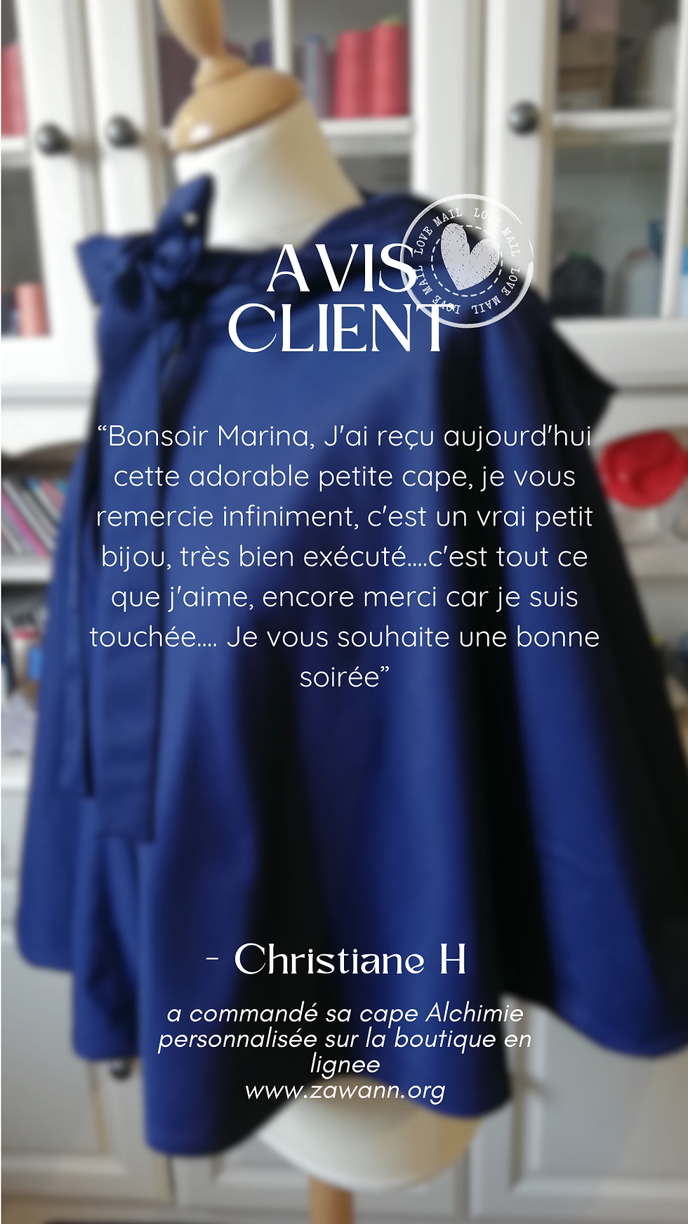 une photo d'une cape de créateur français à grande capuche de conte de fée made in france fermeture par zip fait main