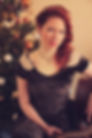 une jeune fille qui porte une robe de créateur français, une robe de fêtes, pour noël ZAWANN créateur de mode made in france, créatrice française styliste