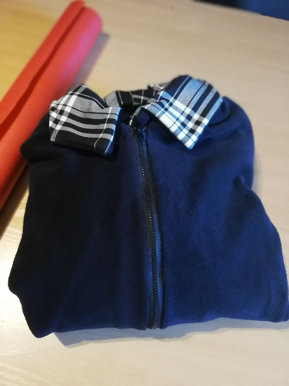 Manteau Alice en version noire à doublure tartan noir et blanc