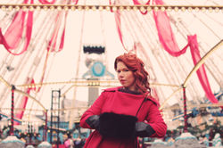 Manteau en cachemire rouge little red zawann créateur de mode à lille 1