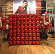 UNIQLO Foil Balloon Wall