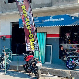 Servicios que ofrece:
Mecánica de Motos
Cambio de Batería
Cambio de Bujía
Refacciones para Motos