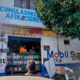 Servicios que ofrece:
Cambio de Aceite
Cambio de balatas
Lavado de Inyectores